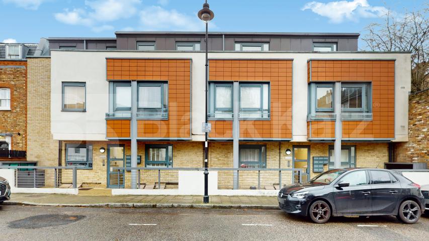 Spacious Two Double Apartment with Roof Terrace on Barnsbury Grove, N7 Barnsbury Grove, Barnsbury